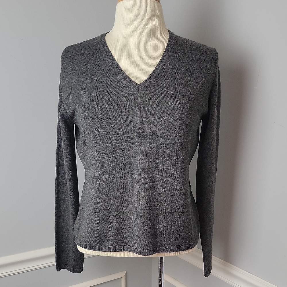 LOFT Dark Gray Merino Wool Cashmere Blend V-Neck Lightweight Classic Sweater M